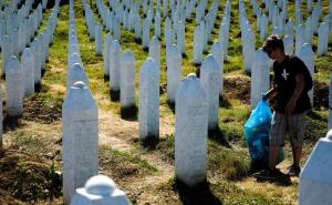 Nakon dženaze za 127 žrtava genocida: Studenti UNSA čiste Memorijalni centar