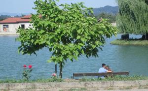 Jezero Jelen idealan je izbor za porodični izlet, ali i za romantiku