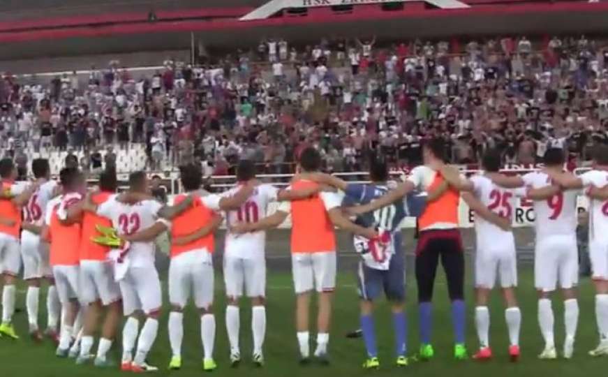 Pjesma, slavlje...: Igrači i navijači Zrinjskog nakon utakmice