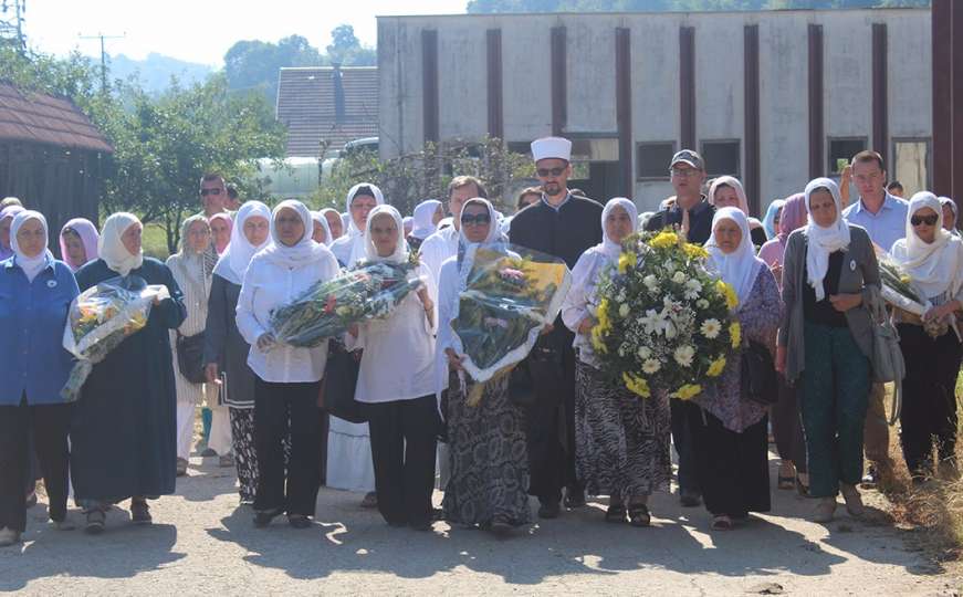 Majke Srebrenice obišle stratišta Bošnjaka
