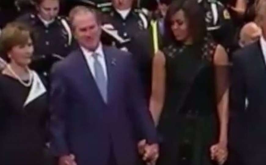 George Bush plesao tokom komemoracije žrtvama u Dallasu 