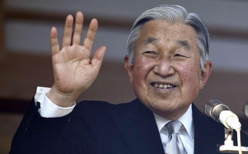 Car Akihito razmišlja o povlačenju s funkcije