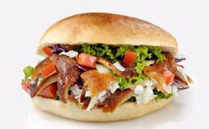 Bosancima se nije dopao doner-kebab: Turčin se branio tanjirima i kečapom