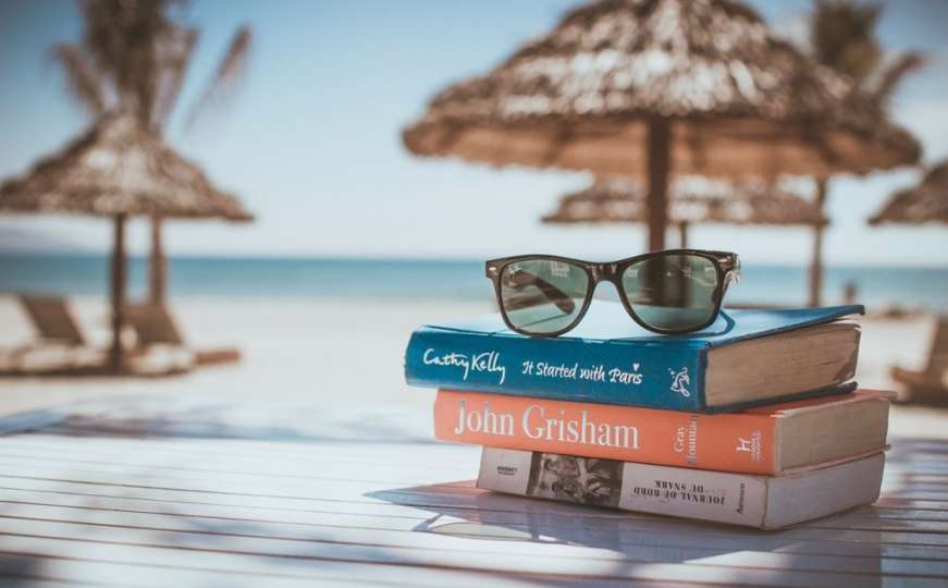 Zašto ne biste trebali čitati na plaži 
