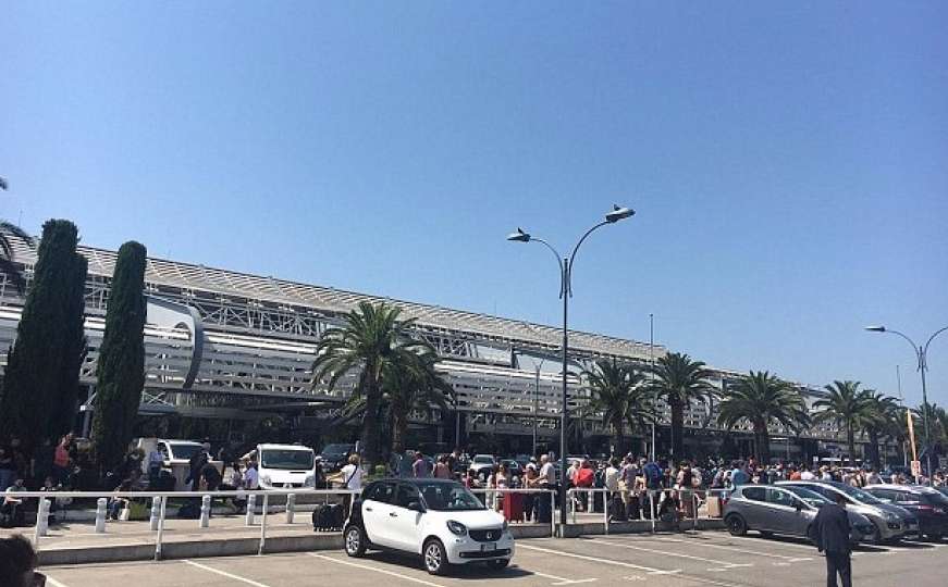 Evakuiran aerodrom u Nici