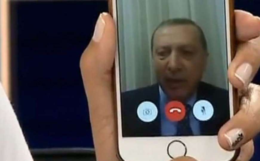 Erdogan SMS-om pozvao Turke da izađu na ulice