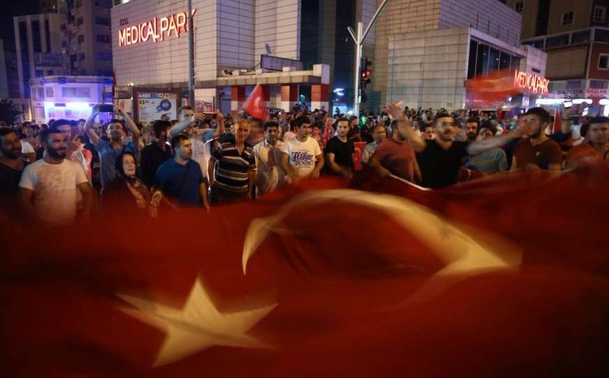 Naši u Turskoj: Da narod nije izašao na trgove bilo bi drugačije