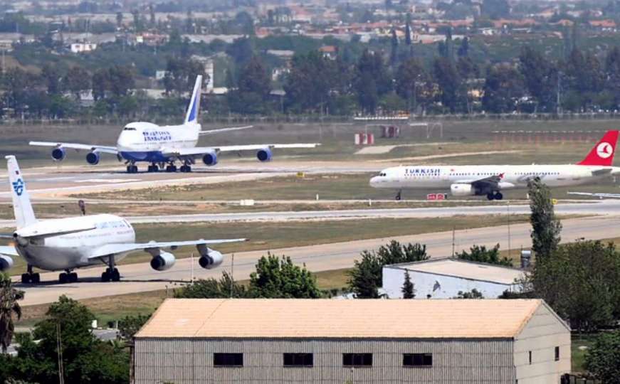 Avioni za Istanbul sletjeli u Antaliju