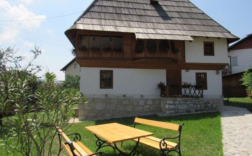  U kući Mare Popović u Gračanici će se raditi srebrenički cvijet sjećanja