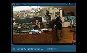 Hit na internetu: Vlasnik restorana ignorisao pljačkaša