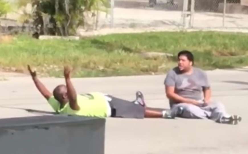 Policajac upucao Afroamerikanca iako je držao ruke uvis