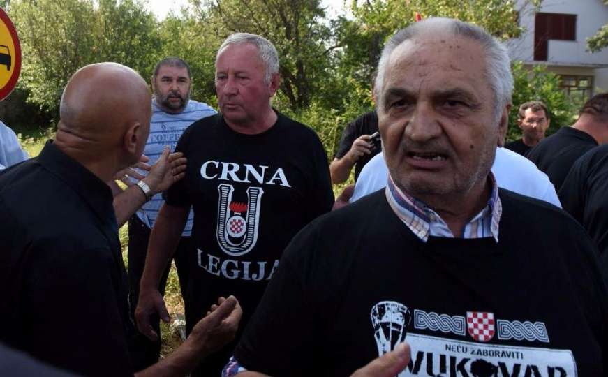 Srb: Specijalci razdvajali pravaše od antifašista, blokirana Lička magistrala