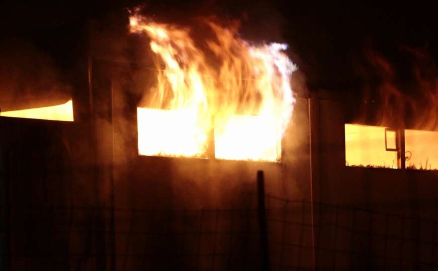 Vatra guta 'Škafu' u Rakovici, strahuje se od eksplozije kotlovnice