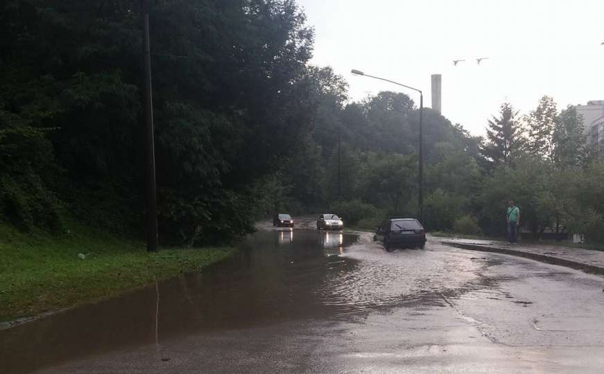 Kiša ponovo izazvala probleme u pojedinim dijelovima grada