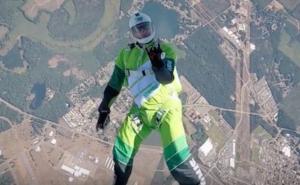 VIDEO: Skočio sa visine od 7.500 m bez padobrana i ostao živ