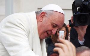 Papa Franjo: Nepošteno je islam poistovjećivati s nasiljem 