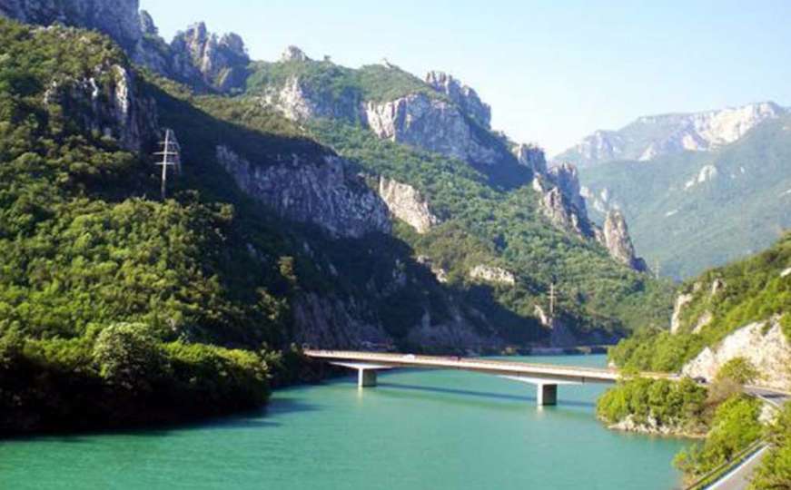 Posjeta spomen-ploči na Mostu Begića i Begovića 8. augusta