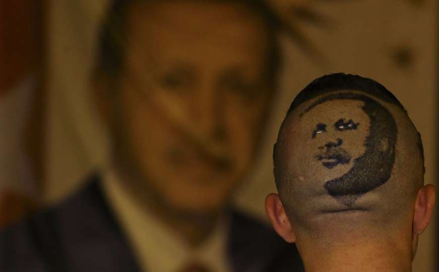 Frizer na glavi svoga pomoćnika 'nacrtao' Erdogana
