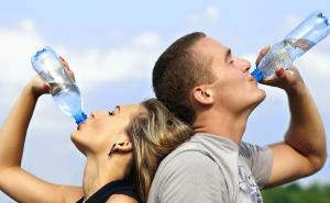10 razloga zašto biste trebali piti čašu tople vode svako jutro