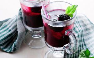 Savršen napitak za ljeto: Detoks limunada s kupinama