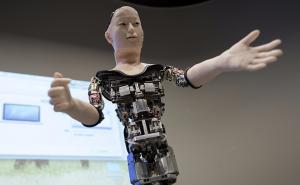 Fascinantni i zastrašujući robot Alter imitira ljudske pokrete