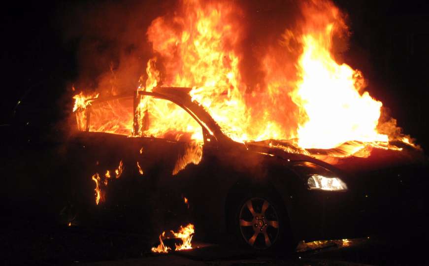 U Banjoj Luci izgorio iznajmljeni automobil iz Hrvatske