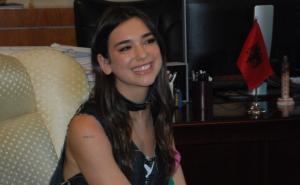 Britanska pjevačica porijeklom sa Kosova Dua Lipa sutra nastupa u Prištini 