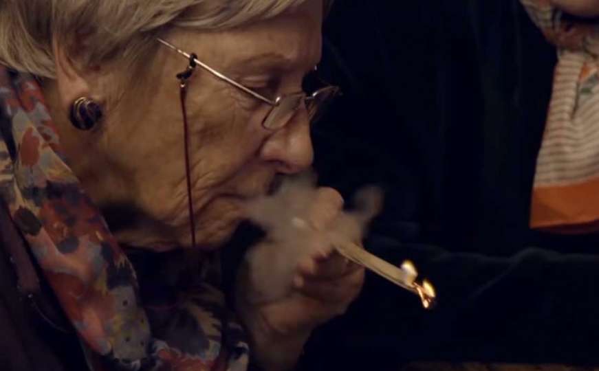 Tri bakice prvi put probale marihuanu