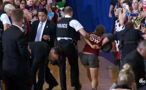 Tokom govora Hillary Clinton: Upad aktivistice za prava životinja