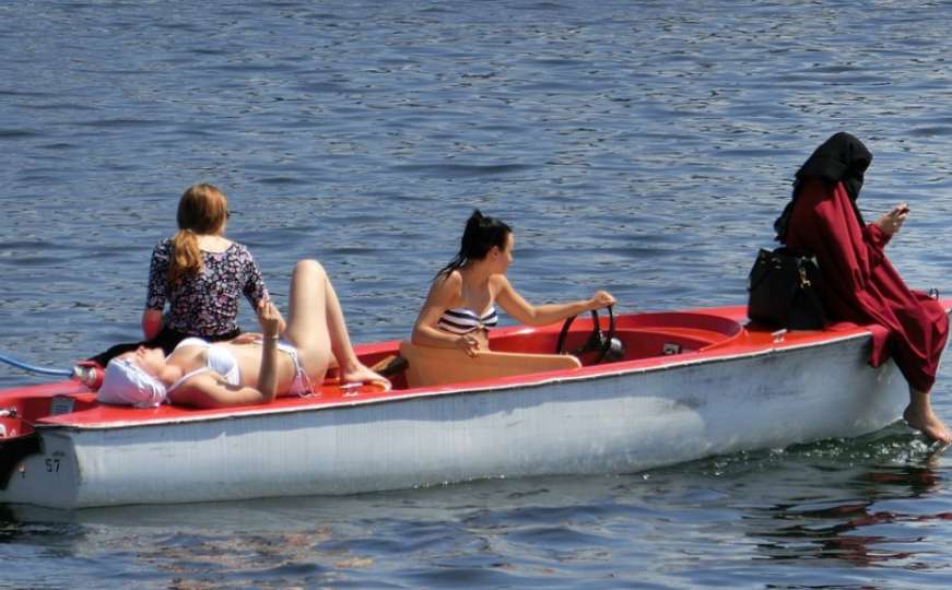 Na plažama Cannesa zabranjeno nošenje burkinija 