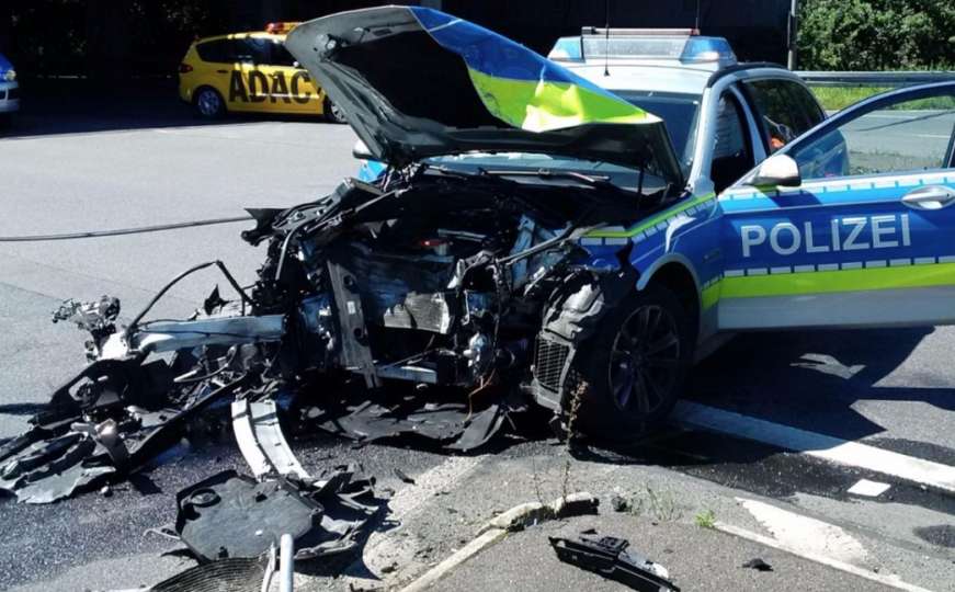Policajci teško povrijeđeni: Vozač Renault Lagune prošao kroz crveno