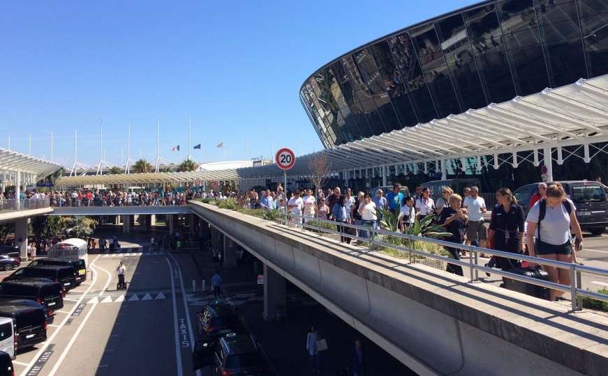 Primijećen sumnjivi paket: Evakuiran aerodrom u Nici
