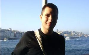 Mladić se bacio pod kamion da bi spasio djevojčicu 