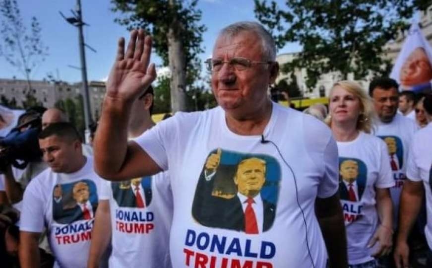 Šešelj na protestima u Beogradu: J*** se, Biden, glasajte za Trumpa