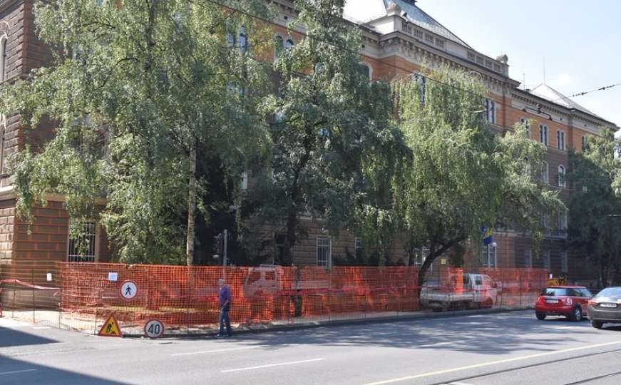 Rekonstrukcija pločnika zgrade Predsjedništva BiH: Uklonjena oštećena podloga