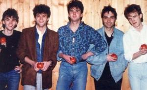 Crvena jabuka - Bježi kišo s prozora!