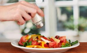 Upozorenje: 3 znaka da jedete previše soli