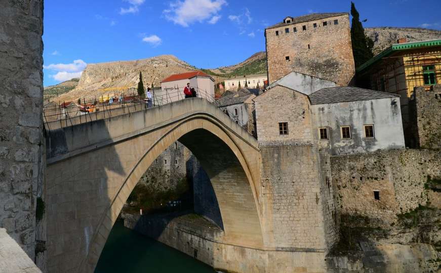 Poziv: Izložite svoje umjetničke radove i rukotvorine ispod Starog mosta