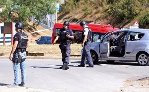  Muškarac pred bolnicom upucao liječnika i dvojicu policajaca