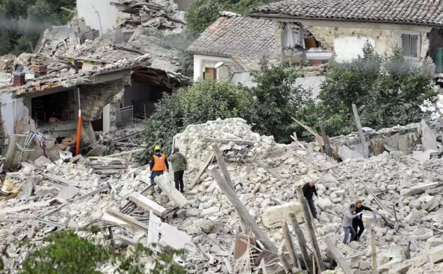 Broj žrtava raste, do sada najmanje 120 poginulih u potresu