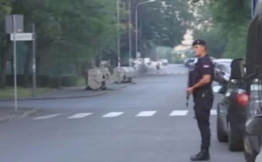 Filmska potjera u Beogradu: Policija i dalje traži naoružanog muškarca