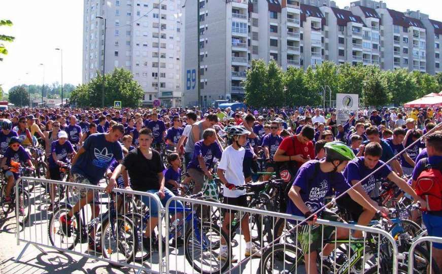Biciklisti okupirali grad soli: 2.000 učesnika na ulicama Tuzle