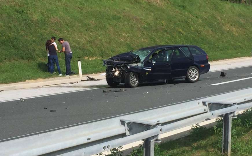 Nesreća na autoputu A1 Kakanj - Zenica: Jedna osoba lakše povrijeđena