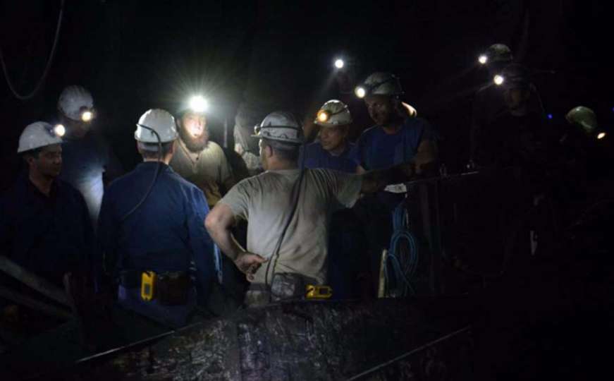 Teško povrijeđeni 21-godišnji rudar iz RMU Breza jutros preminuo