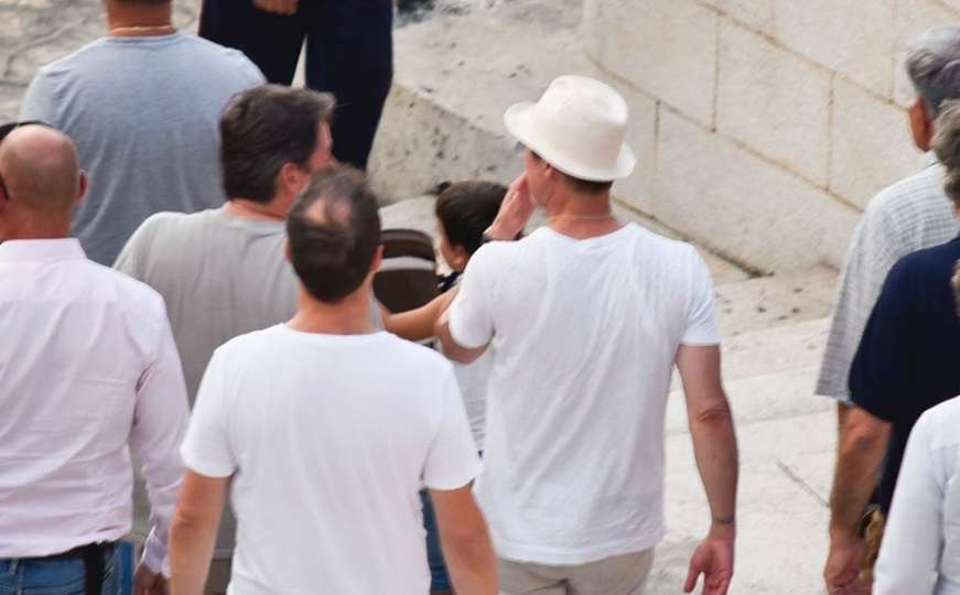 Brad Pitt uhvaćen kako šeta Šibenikom, ali bez pratnje Angeline Jolie