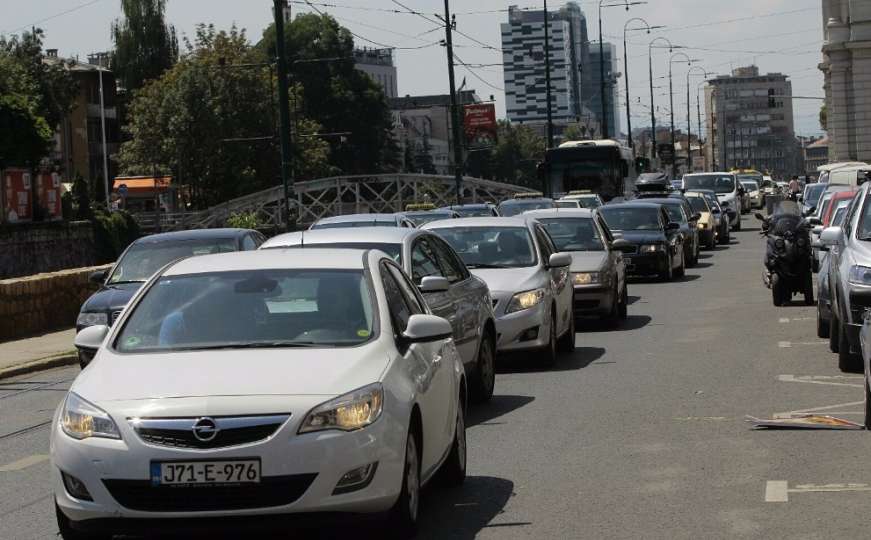 Zbog radova na asfaltiranju kolovoza obustava saobraćaja u Sarajevu