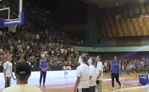 Neće pa neće: Begović i Medunjanin šutirali trojke na poluvremenu