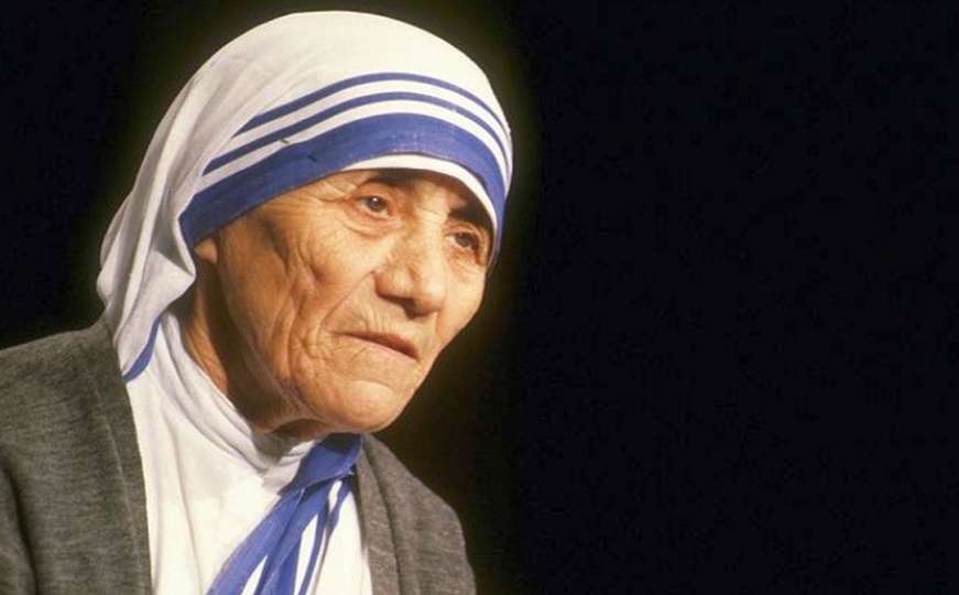 Hiljade ljudi u Vatikanu: Majka Tereza postala je svetica