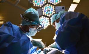 Nesvakidašnji prizor na hirurgiji: Operisan tumor težine 31,3 kg