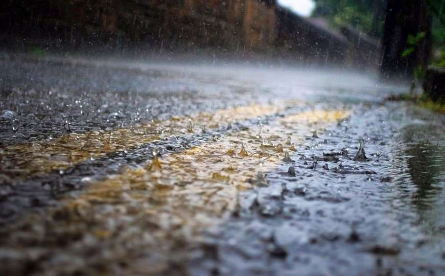 Vozači, zbog novih padavina pazite na odrone zemlje ili kamenja